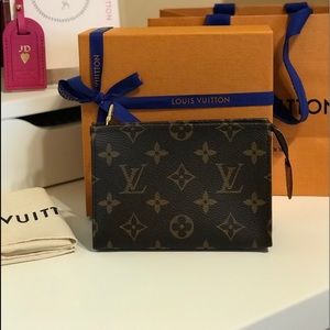 ❤️SOLD❤️Louis Vuitton Toiletries 15